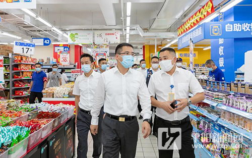 平陽(yáng)縣委書(shū)記章壽禹督查疫情防控和節(jié)前安全生產(chǎn)工作